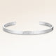 Bangle armbånd i sølv med indgraverede initialer og hjerter på ydersiden – personlig indgravering
