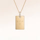 Collier carré personnalisé en or avec zircons blancs et espace pour gravure de texte, coordonnées ou écriture manuscrite sur le devant et au dos
