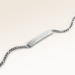 Personalized bar silver bracelet with space for engraving of text or coordinates