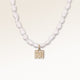 Bogstav-halskæde i guld med initial-vedhæng og hvide zirkoner, personligt navnehalskæde fra Mon Chou