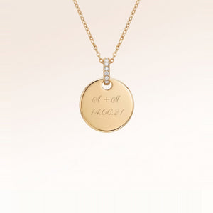 Collier rond en or personnalisé avec zircons blancs et gravure d'initiales et de date – place pour un texte, des coordonnées ou une écriture manuscrite au recto et au verso